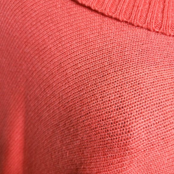 BCBG MAX AZRIA RED BEAUTIFUL RED PONCHO - ONE SIZE - Picture 7 of 10